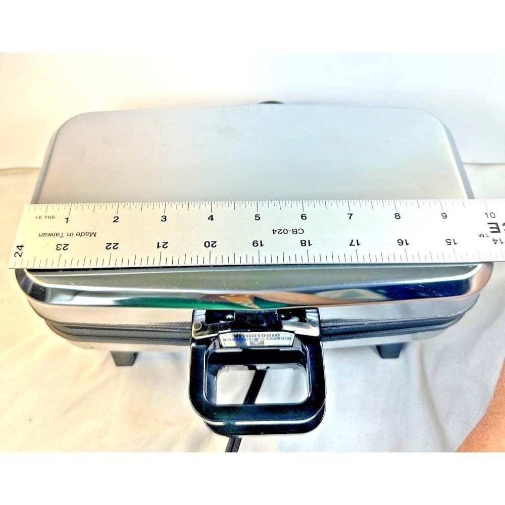 Vintage Vitantonio 550 Belgian Electric Waffle Maker Nonstick Chrome USA Tested! - Picture 2 of 11
